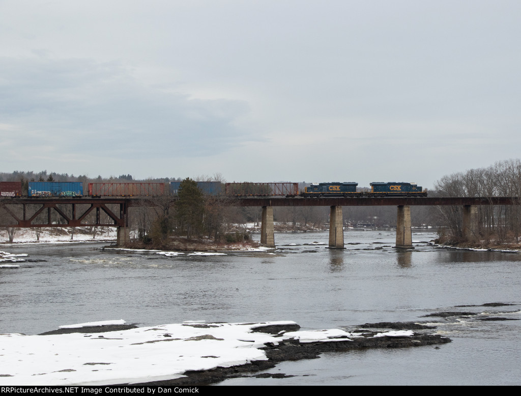 CSXT 1727 Leads L071-09 over the Kennebec River into Benton